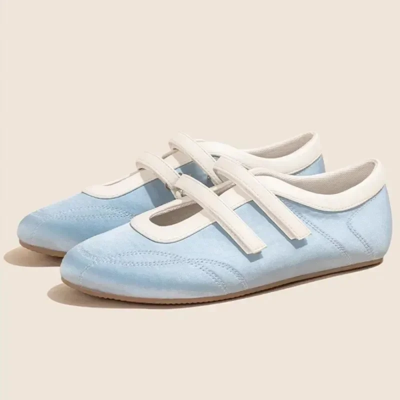 أحذية رياضية مسطحة بتصميم حزام مزدوج ومقدمة مستديرة للنساء أحذية ماري جين عالية الجودة من الساتان أحذية رياضية خفيفة مريحة للاستخدام في الهواء الطلق