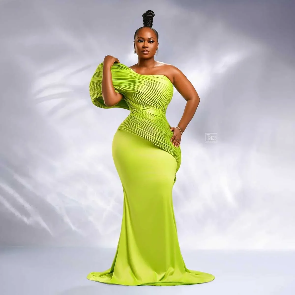 Vestido de cumpleaños africano verde 2026 para mujer, vestido de noche plisado con un hombro, vestido de fiesta de boda negro estilo Aso Ebi