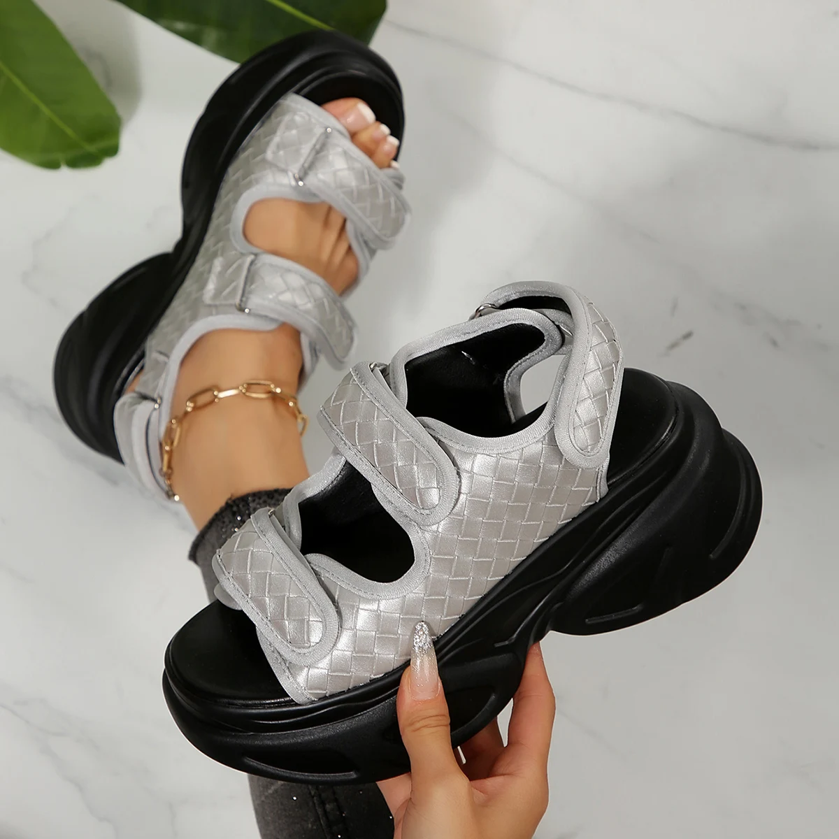 Sommer Damen Keilsandalen Mode Dickbesohlte Pantoffeln Lässige Erhöhte Strandsandalen Trendige Leichte Schuhe für Frauen