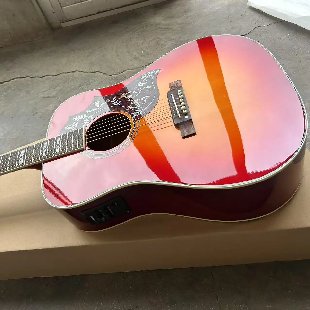 

41-inch Hummingbird electric box acoustic guitar