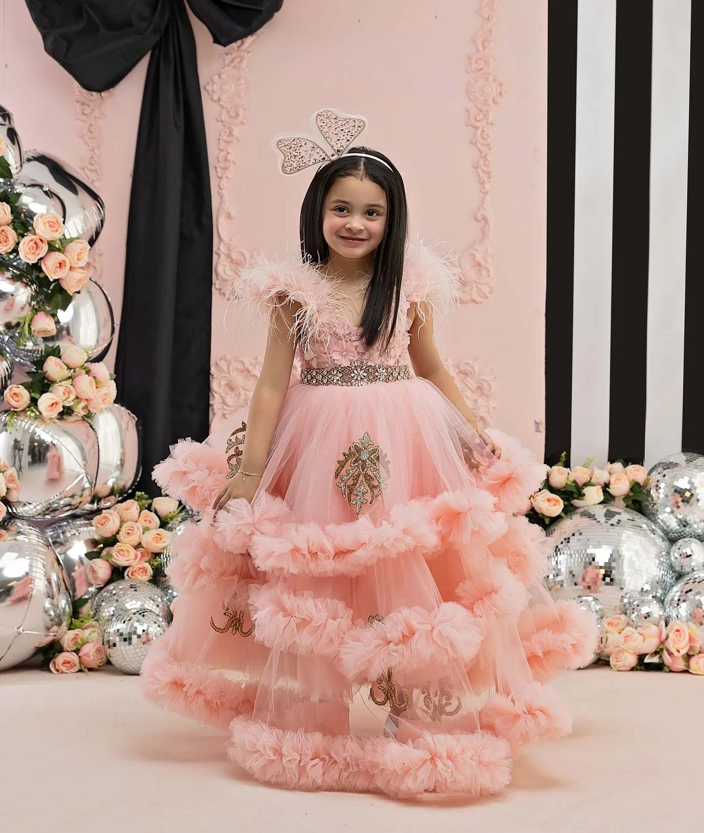 Różowe Sukienki na Roczek dla Dziewczynek z Piórami, Warstwowe Falbany, Sukienki dla Druhenek, Sukienki Balowe dla Dzieci, Sukienki Księżniczki, Szyte na Miarę