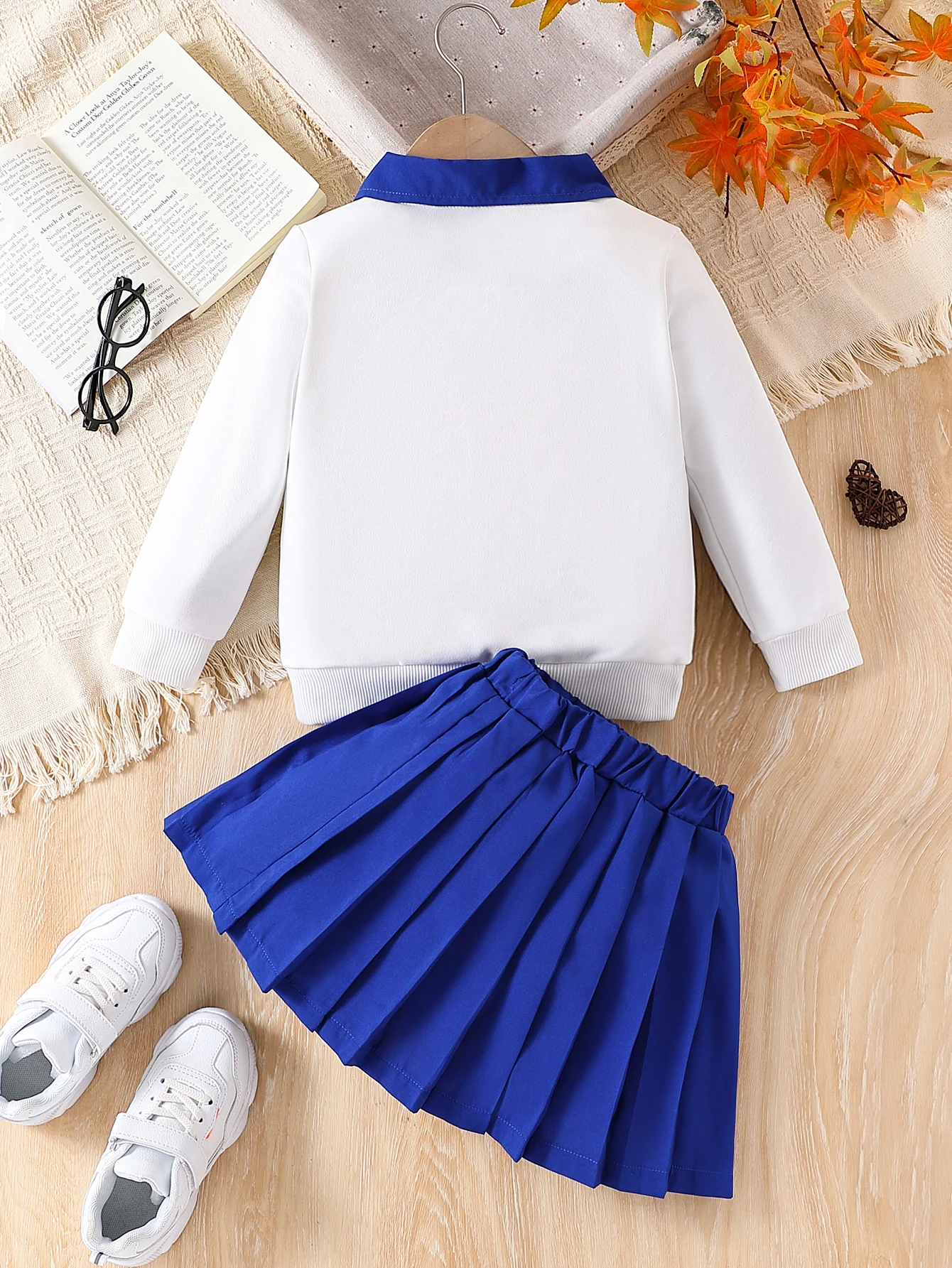 Two piece girls\' letter printed college style lapel long sleeved ribbed drawstring top and pleated skirt set