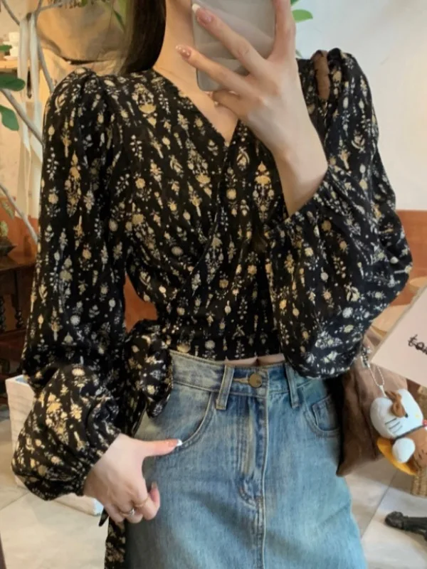 Retro Floral Design V-Neck Long Sleeve Short Shirt Women's Fashionable Korean Style Tie Waist Top for Commuting Autumn 2026