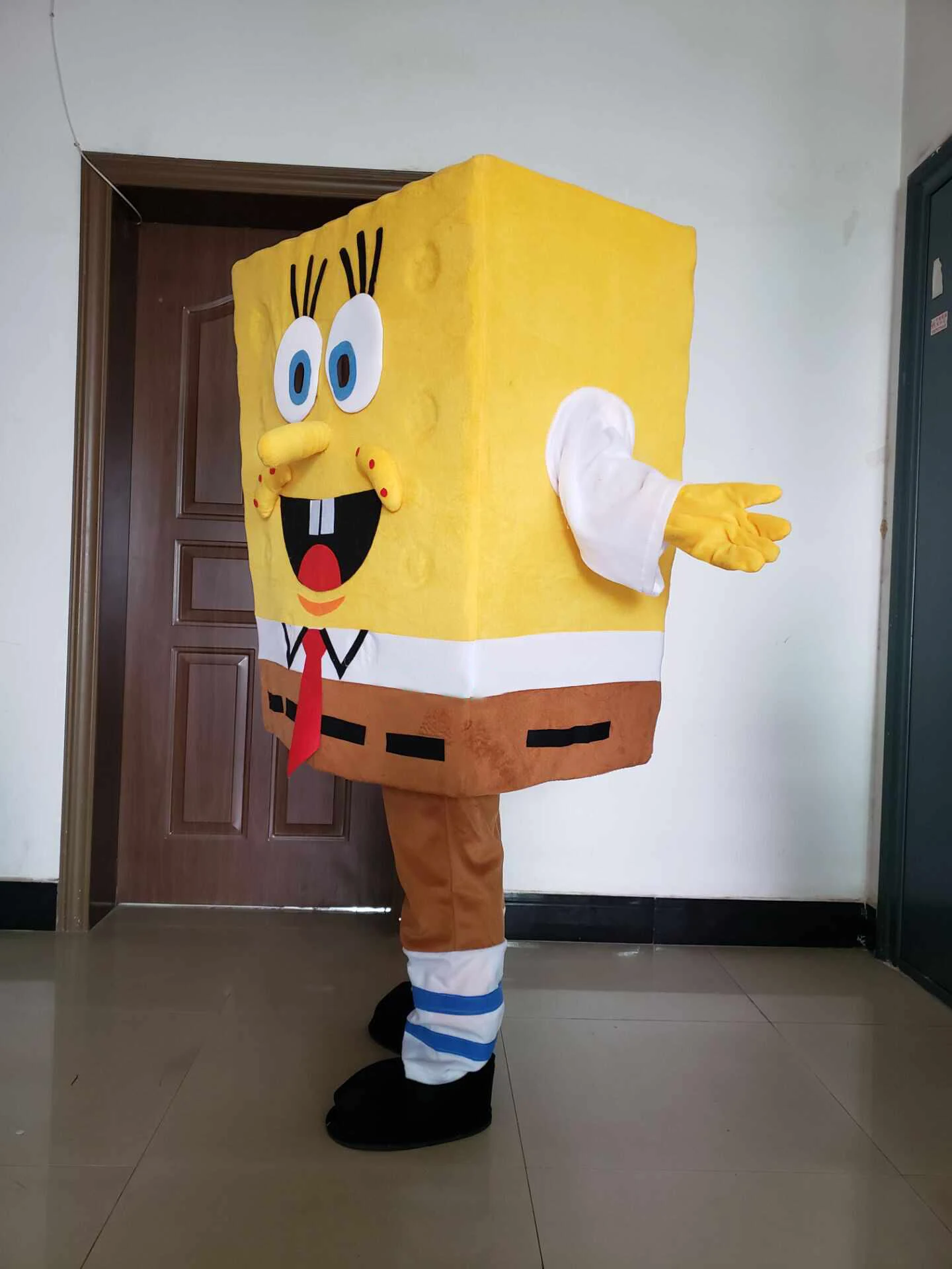 Gelber Schwamm Baby Maskottchen Kostüm Anime Marine Cartoon Puppe Werbung Kostüm Fancy Party Tier Performance Cosplay Kleid