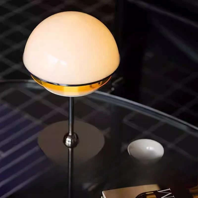 Lampada da tavolo medievale Maillard arancione al tramonto, comodino, camera da letto, soggiorno, atmosfera retrò di design Bauhaus