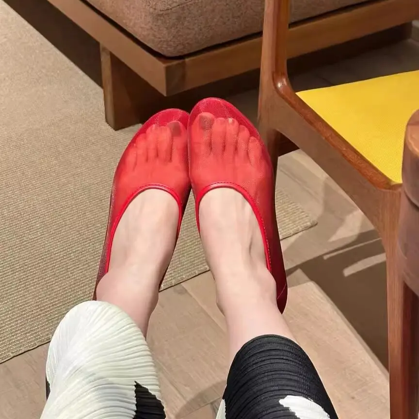 Women's Textured Round Toe Flat Shoes Slip-On Design for Daily Wear Casual Outfits & Bold Statement Fashion for All Occasions