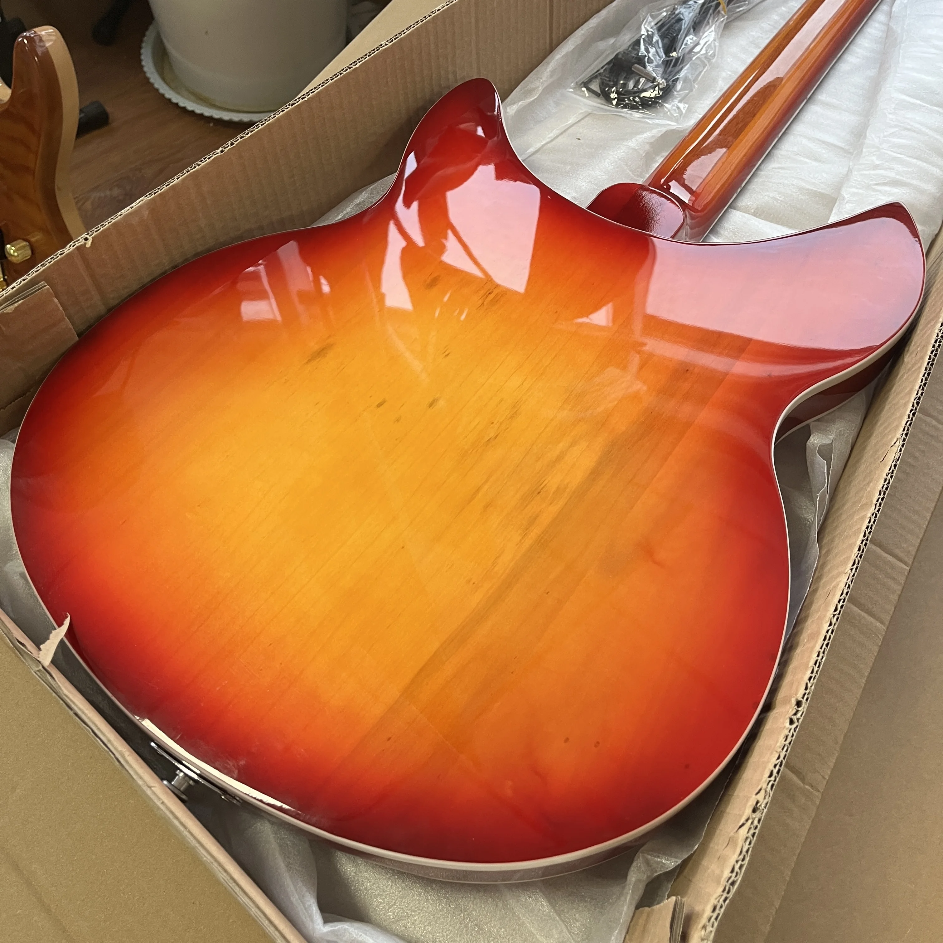 Electric Guitar 12 Strings Cherry Sunburst Color With Chrome Hardware Two Pickups R Shape Tailpiece Offer Customize GMIS-2002