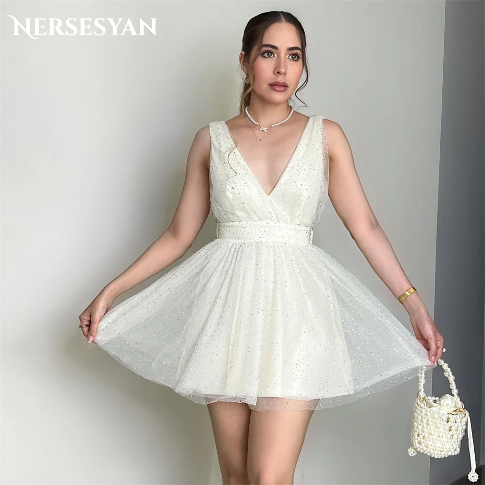 Nersesyan-Mini vestido de noiva sem costas com decote em V, Gliter, brilhante, vestidos de noiva sem mangas, fitas, linha A, elegante vestido de noiva, 2024