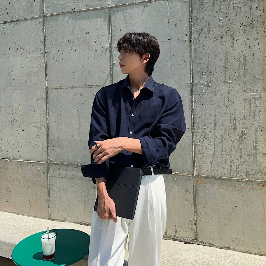 

Мужская темно-синяя текстурированная рубашка с длинным рукавом, дышащая, впитывающая пот, свободная повседневная рубашка на весну и осень.