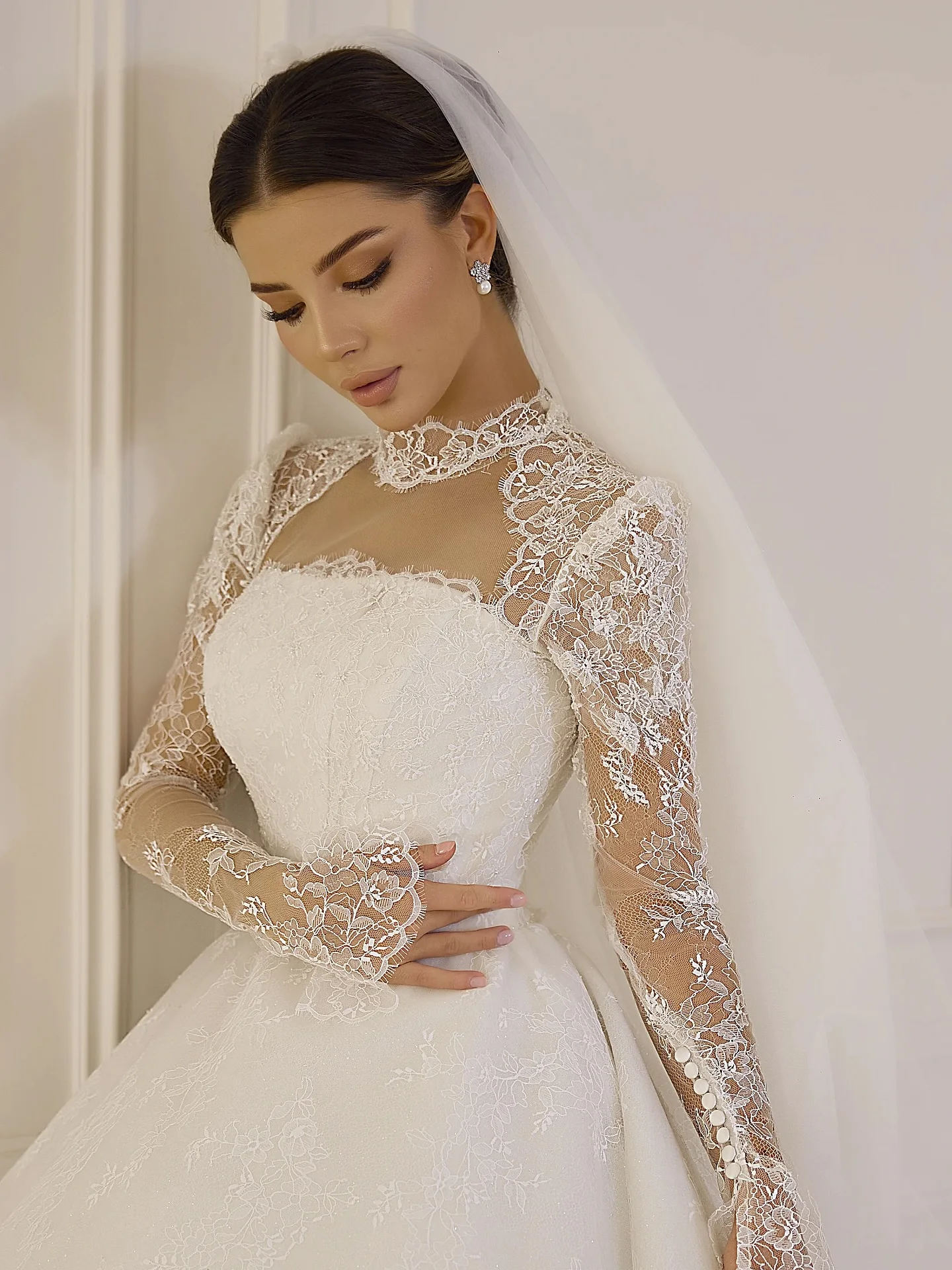 Customized Romantic Lace Strapless High Collar Long Sleeves White Wedding Dress Bridal Party Bridal Gowns Lace Simple