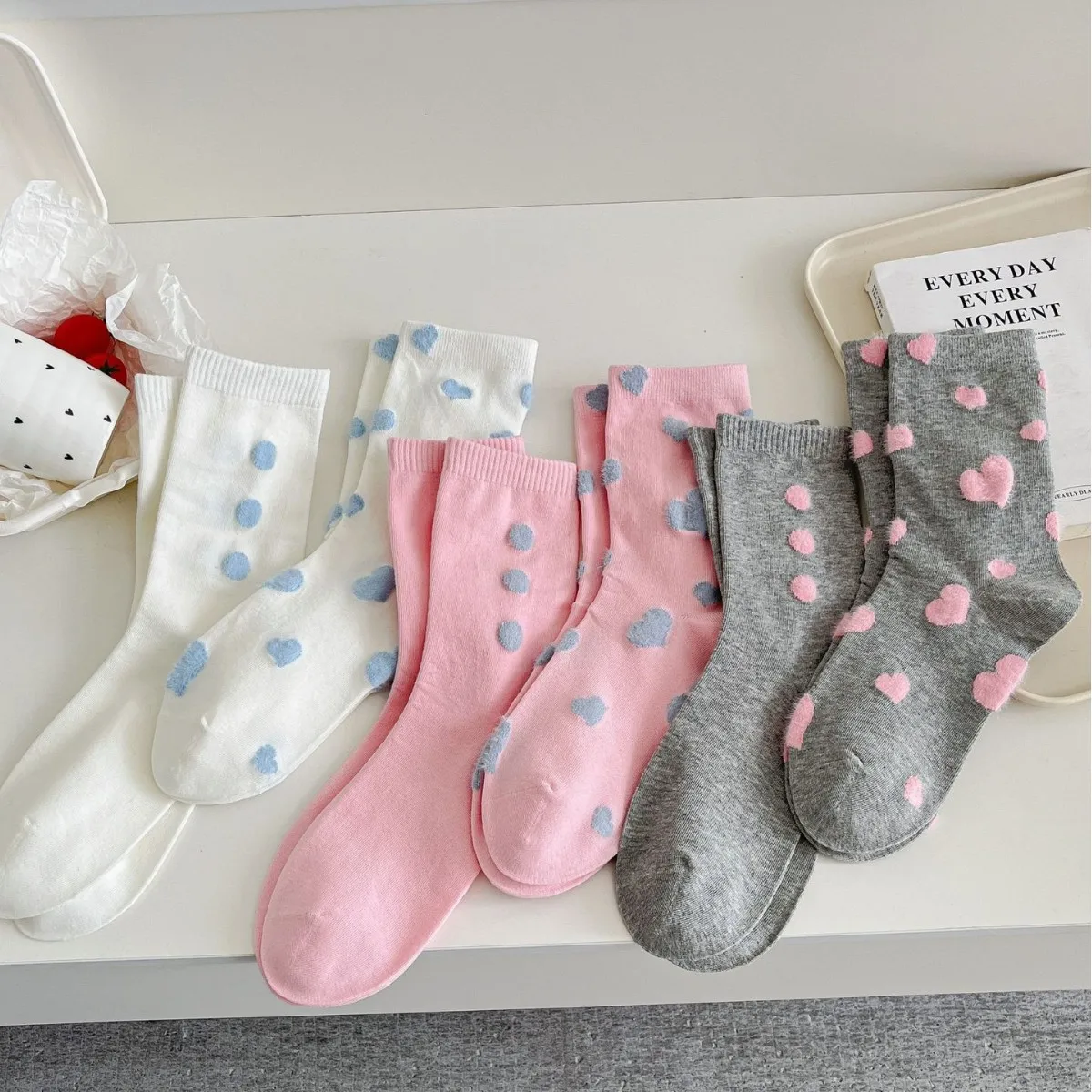 

Women's socks for spring autumn comfortable and fun Mid tube socks with heart-shaped polka dot design cute and versatile trendy