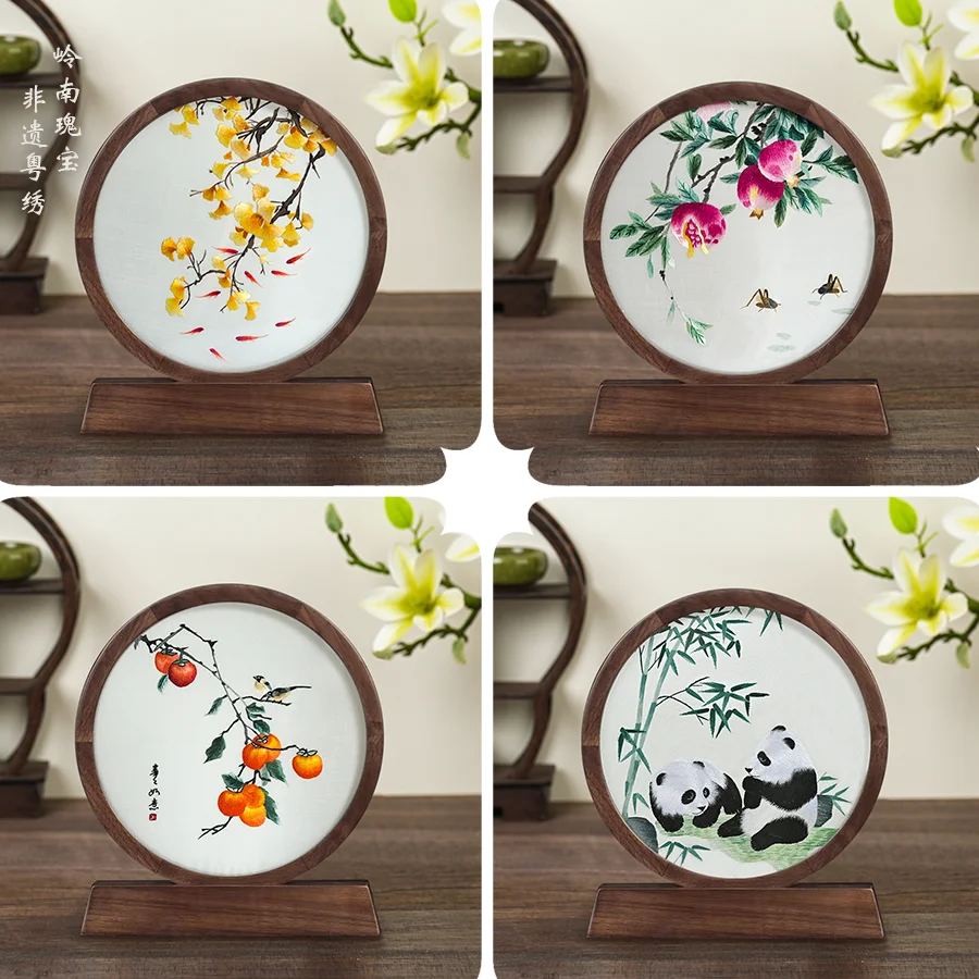 

Intangible cultural heritage Guangdong embroidery Guangdong embroidery hand-embroidered solid walnut ornaments Guangzhou Guang