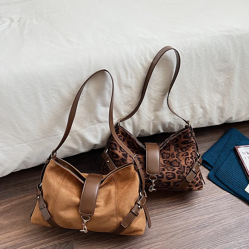 

2025 Vintage Commuter Tote Bag, Spacious Shoulder Purse for Women, Trendy Crossbody, Minimalist Day to Night Bag, Textured Sling