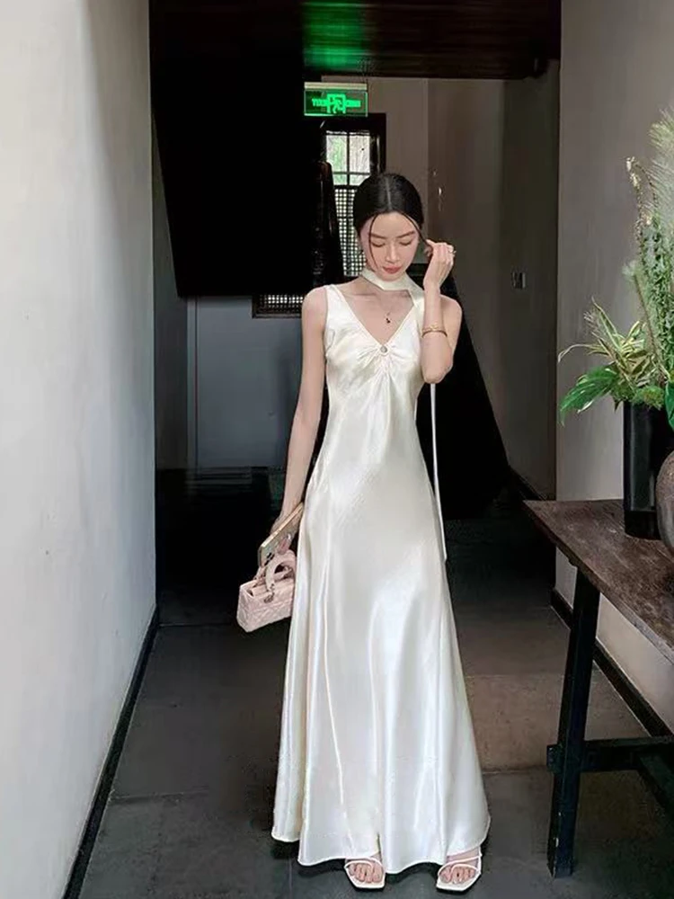 エレガントなサテンVネックドレス レディース Y2K 韓国風 シックなリボン スリム ミディ丈ワンピース 夏 セクシー ホローアウト プリーツ ノースリーブ ベスティドス ムヘール