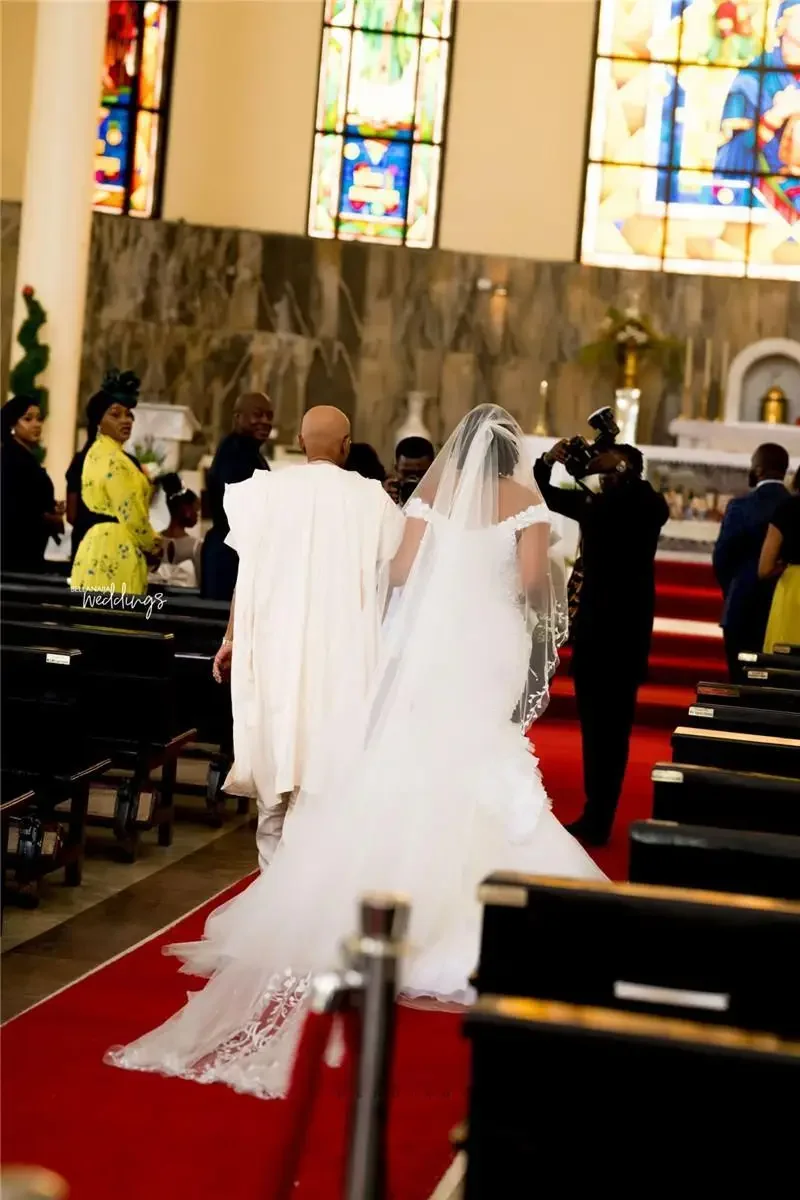 Customized Beauty Off The Shoulder Robe De Mariée Wedding Dresses Sweep Train Lace Appliques Black Girls Bridal Dresses