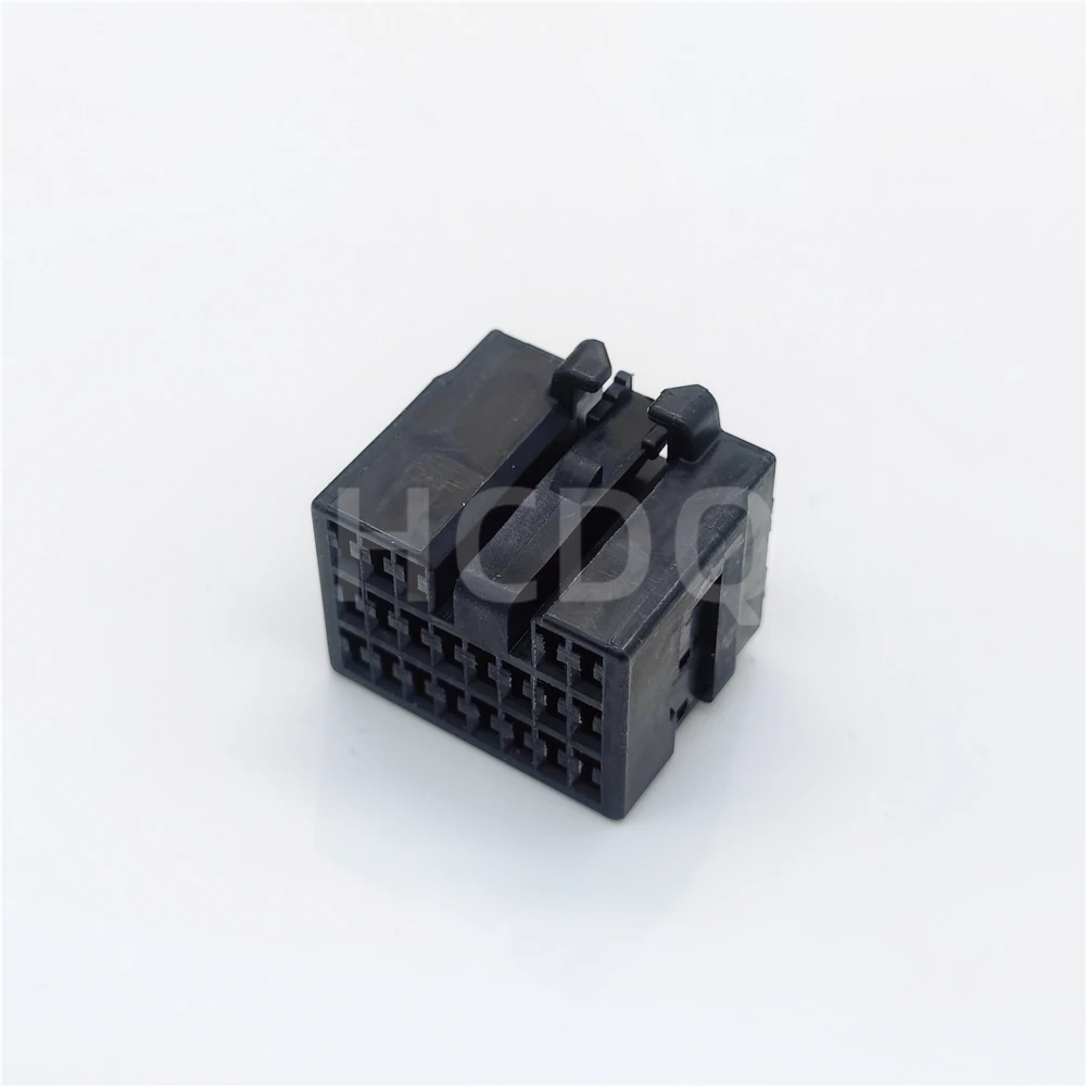 

10 PCS Original and genuine MG611987-5 automobile connector plug housing supplied from stock