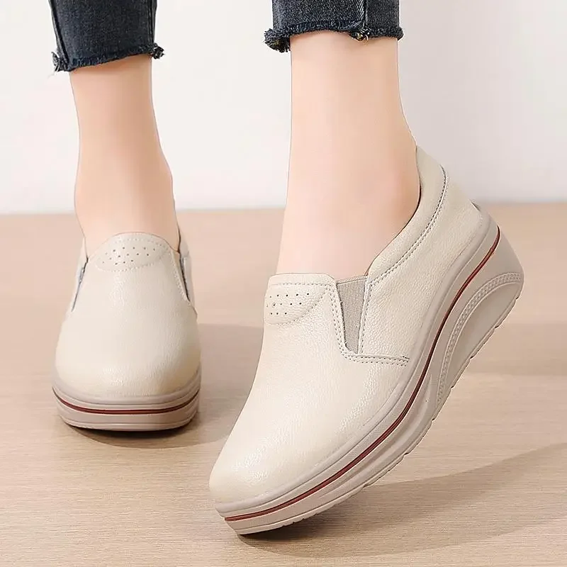 Mocasin flat bottom loafer leather beef tendon soft bottom mother casual flat sole single shoe soft surface