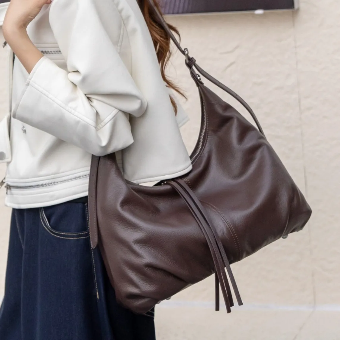 

Leather Women's Bag, Niche and Laid-back Style, Single-shoulder Crossbody Bag, High-end Texture, 2026 Large Capacity Armpit