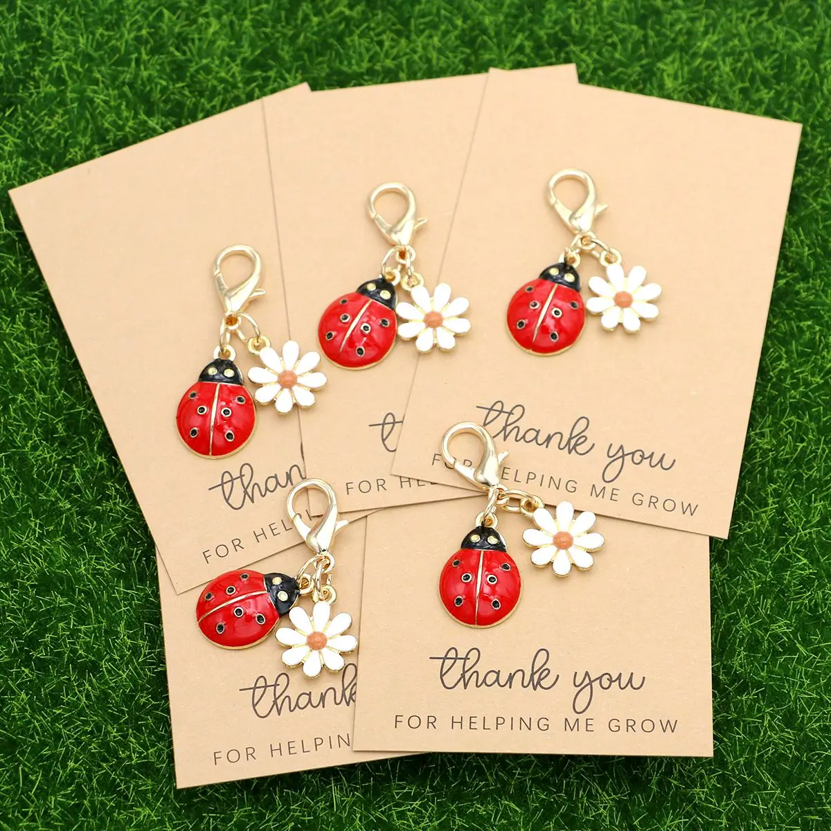 5 قطع الكرتون لطيف كبير الخنفساء ديزي مفتاح سلسلة لطيف سبيكة السفر البسيطة سحر مفتاح حلقة عيد ميلاد هدية مثالية