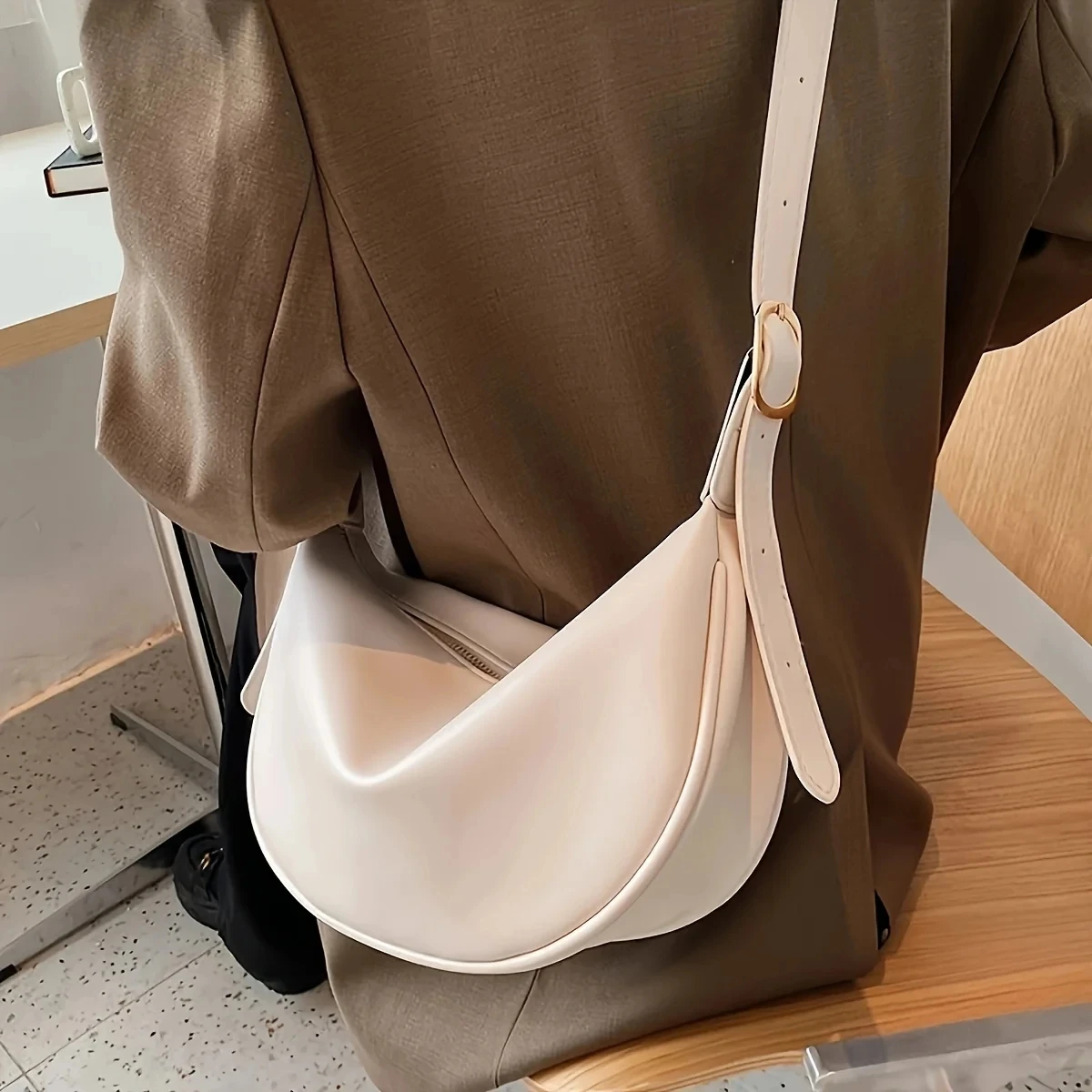 High feeling small bag women\'s bag 2024 new fashion casual one-shoulder messenger bag crescent with dumplings