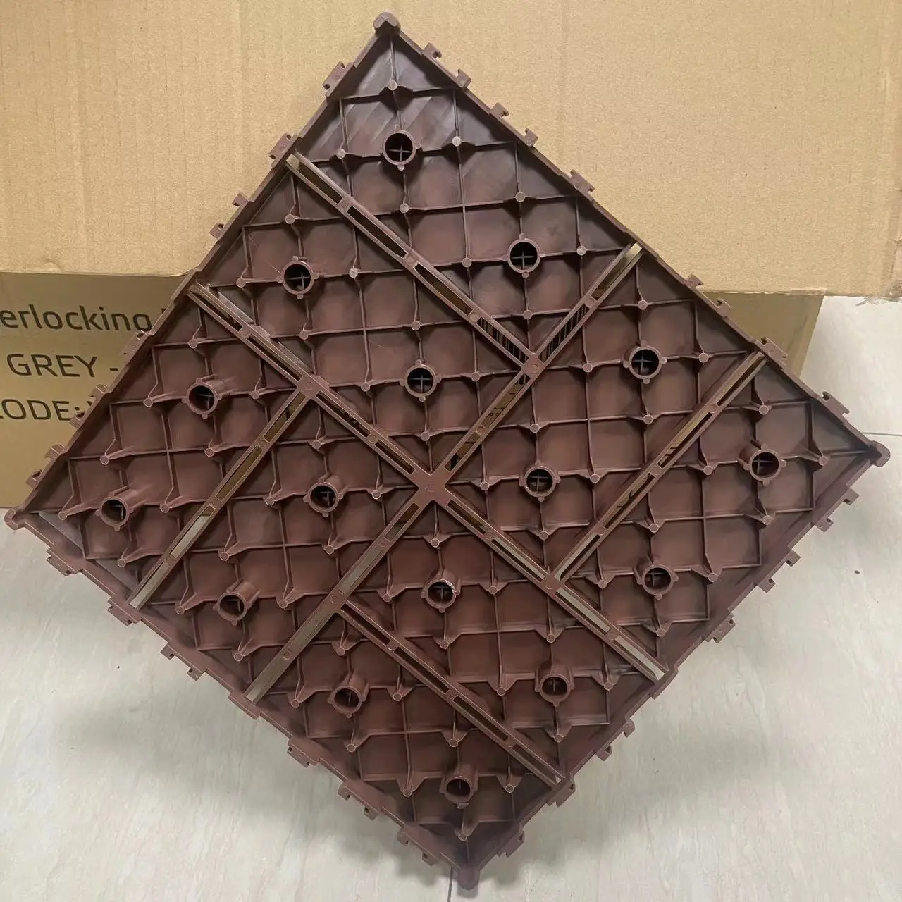 بلاط سطح متشابك من البلاستيك، 36 عبوة من بلاط سطح الفناء، 12 بوصة × 12 بوصة مربعة مقاومة للماء للاستخدام في جميع الأحوال الجوية، بلاط تزيين الفناء #2