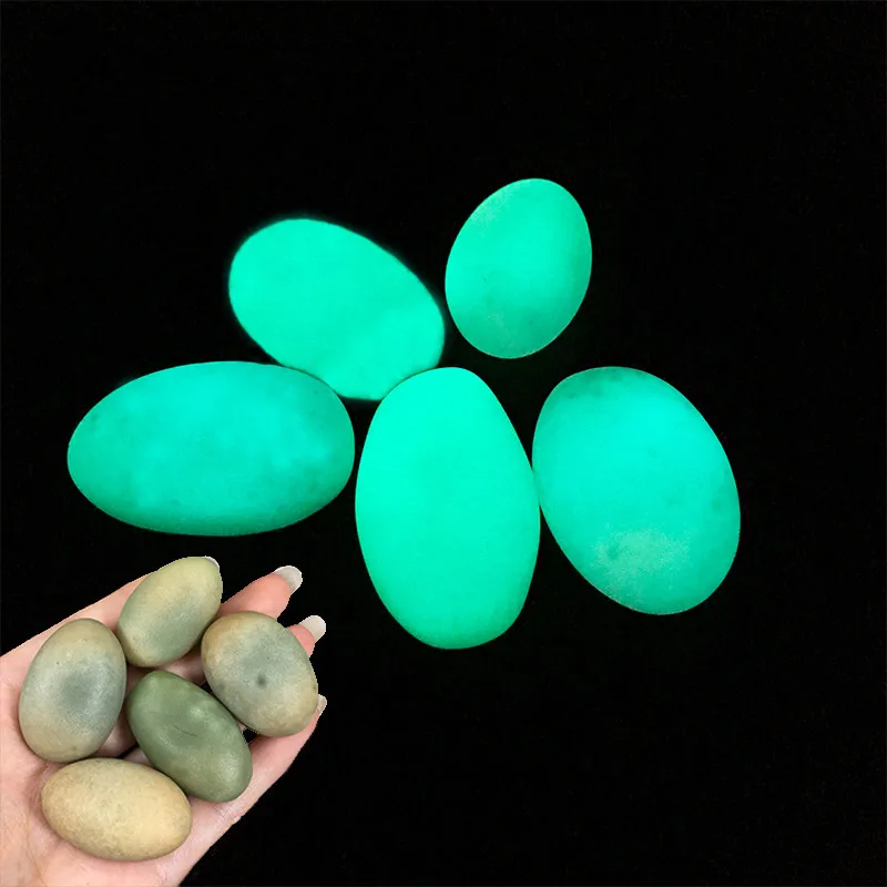 Naturalny kryształ surowy kamień nieregularny świecący perłowy fluoryt kamień fluorescencyjny świecący kamień dziwne kamienne ozdoby