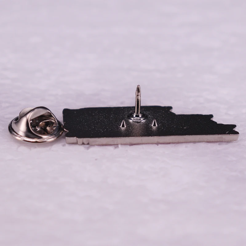 1984 Novel-Inspired Brooch - Durable Famous Quotes Novel Metal Badge Fashionable Literature Classic Pin Clothing Accessory