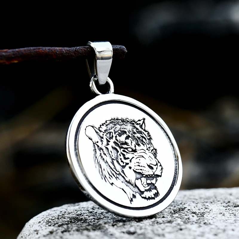 BEIER 2022 New Domineering Animal Tiger Necklace Pendant For Men Creative Design Round Jewelry Detailed High Polished Wholesale