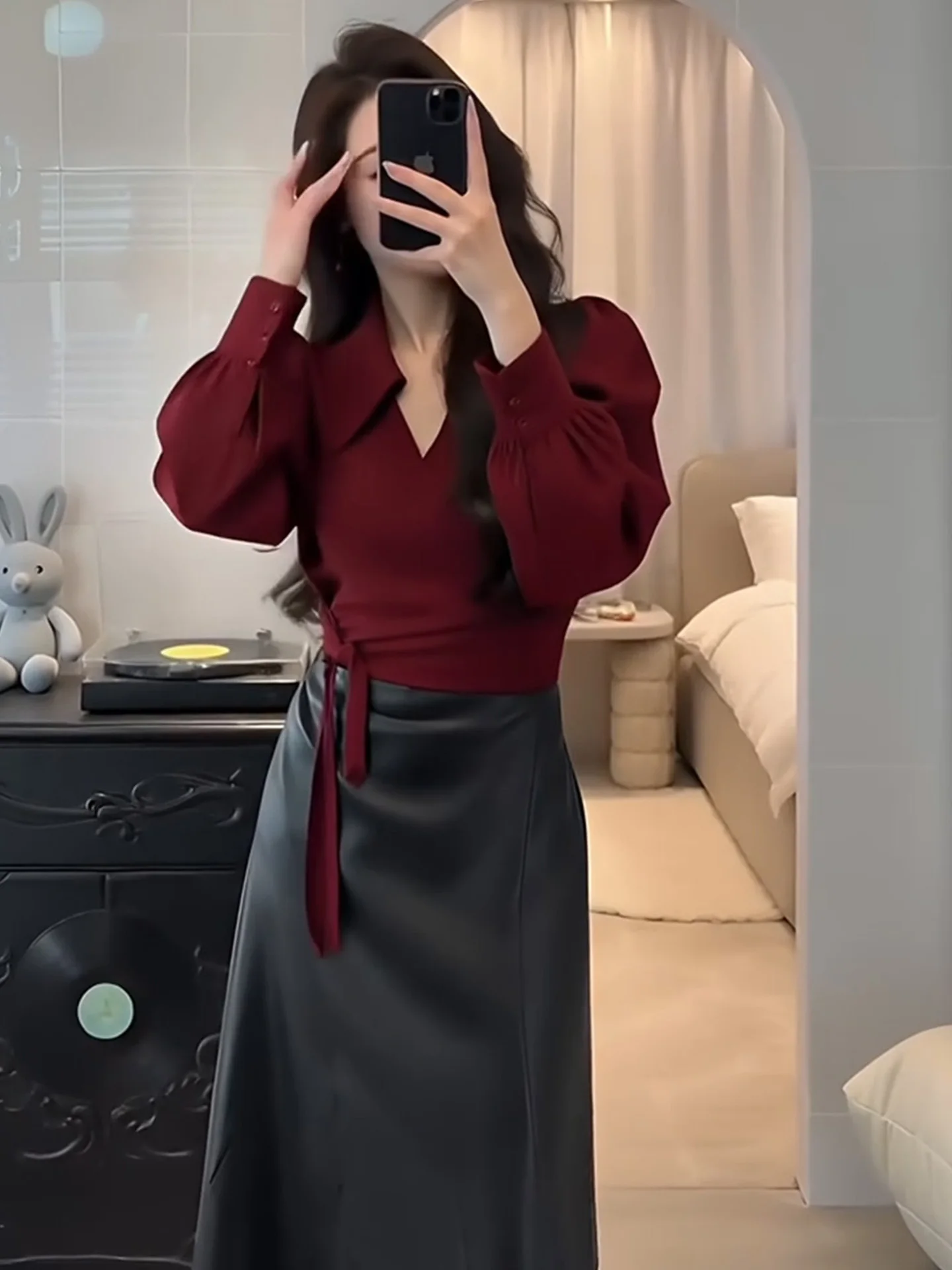 

Retro Hong Kong Sle ort Waist Cinched Red irt Skirt Set Women's Spring High End Sensation Ele Bubble Sve Faion...