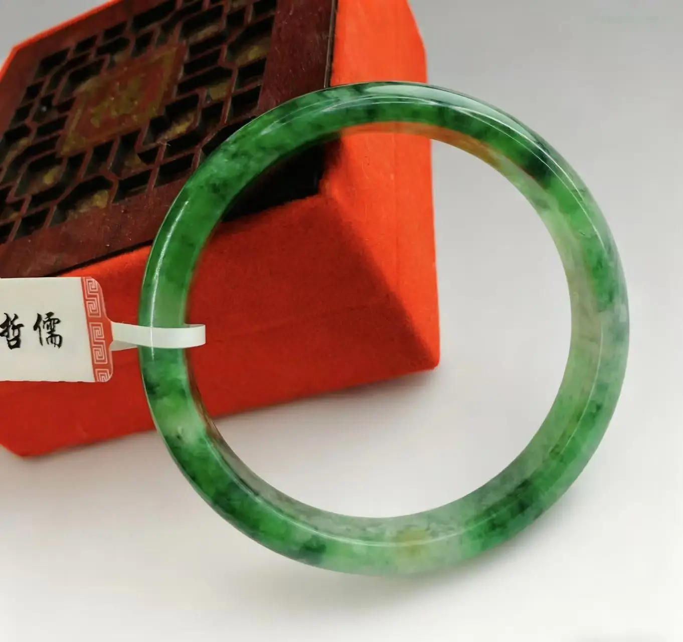 

Настоящая стрельба большого нефритового браслета зеленого цветка диаметром 57,7 мм в подарок на удачу