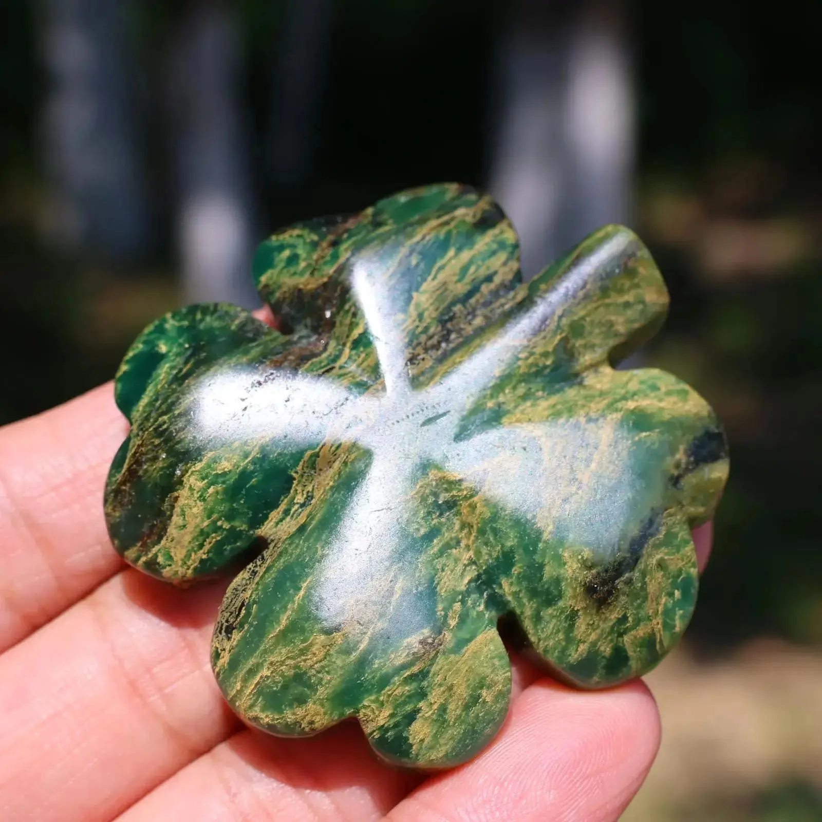 

1pc Emerald Carved Four Leaf Clover, Four Leaf Clover Statue, Home Decor, Mineral Specimens, Crystal Collection, Crystal Gifts