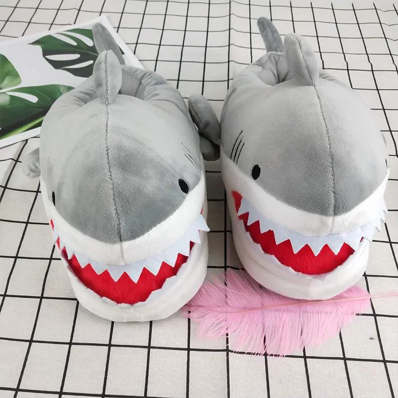 Nowy Unisex Winter Animal Shark Slides Indoor Furry Loafers Couples Grey Shark Slippers Home Warm Funny Slipper Plus size 44 45 — zdjęcie 4