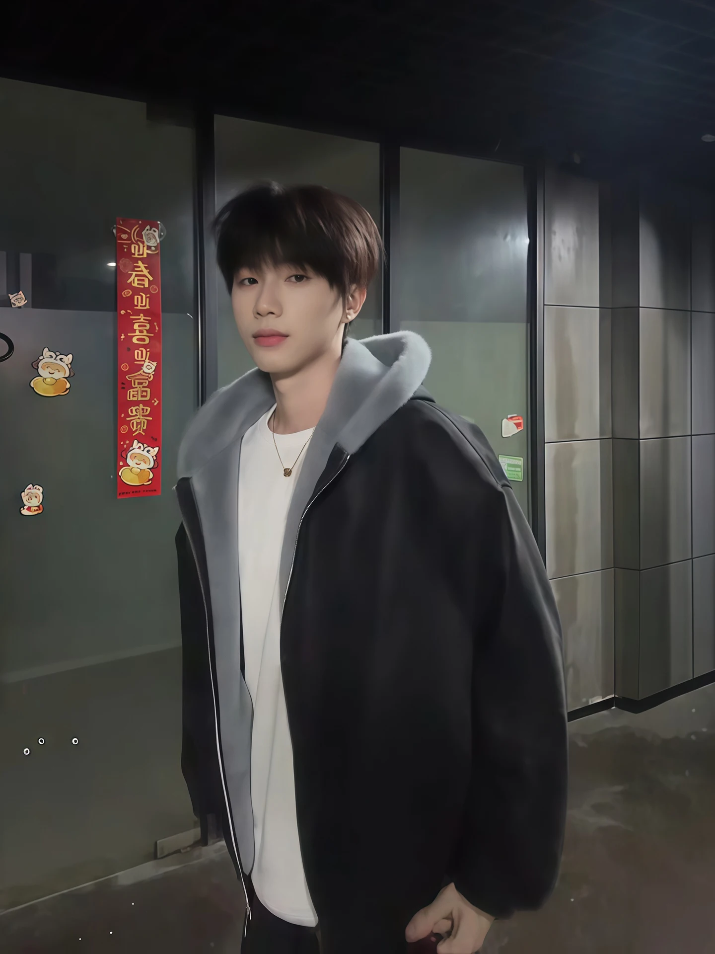 

Мужская зимняя куртка из искусственной кожи (PU) с капюшоном, утепленная, повседневная, молодежная, на молнии, длинная