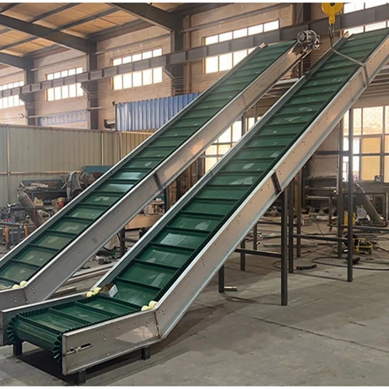 Robust and flexible conveyor belt, water-resistant lightweight conveyor belt