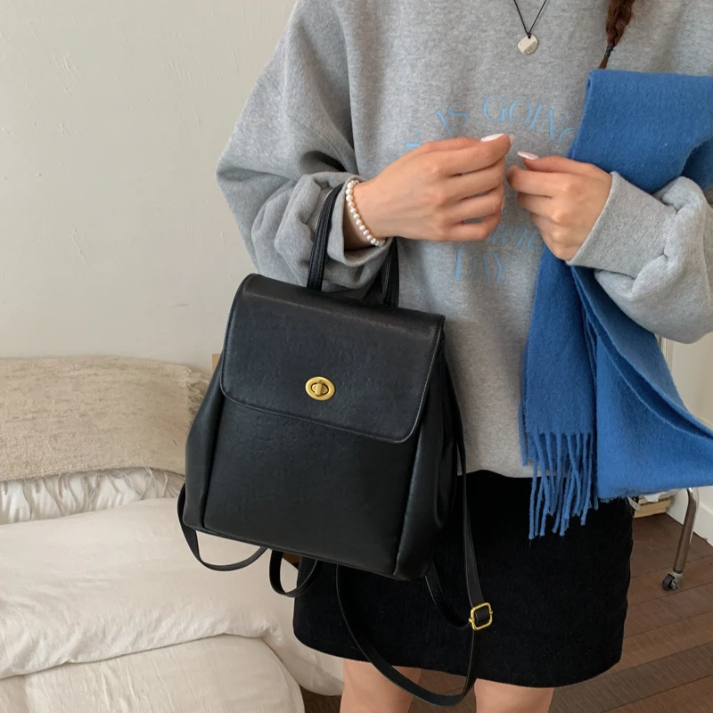 

Trendy Designer Tote Bag With Large Capacity - Minimalist Casual Shopper Purse For Business And Leisure Activities