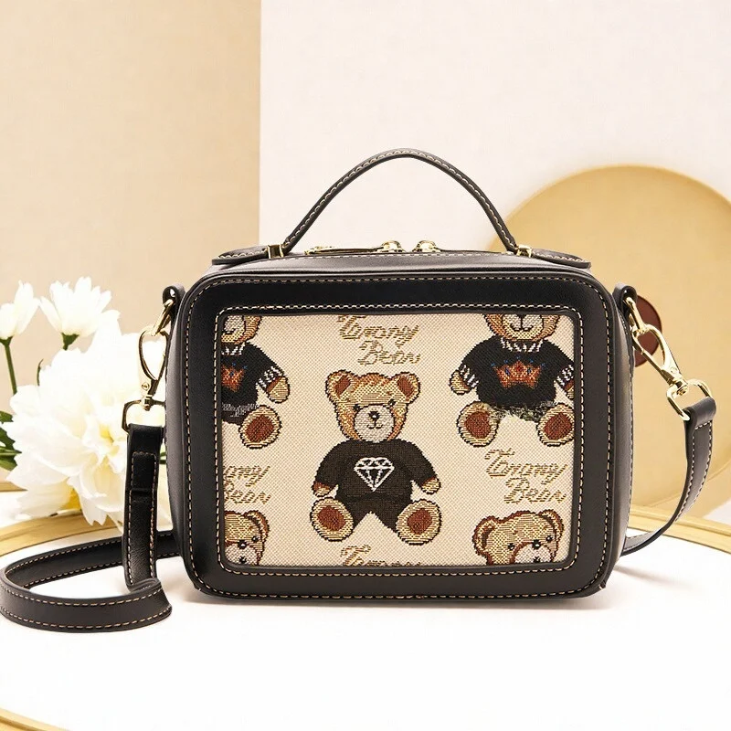 

Осень 2023, новая холщовая женская сумка с маленьким медведем, повседневная милая сумка через плечо, американская ретро сумка Sle Boston