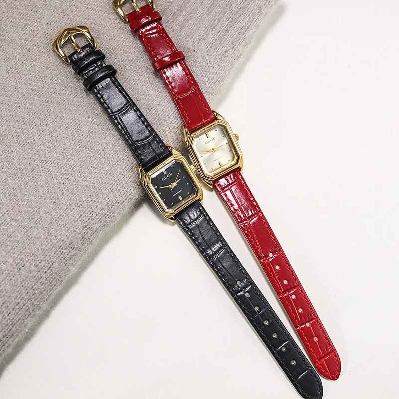 

New Classic, Vintage, Hong Kong-Style, Light Luxury Square Leather Strap Watch For Women, A Unique And Stylish Timepiece.