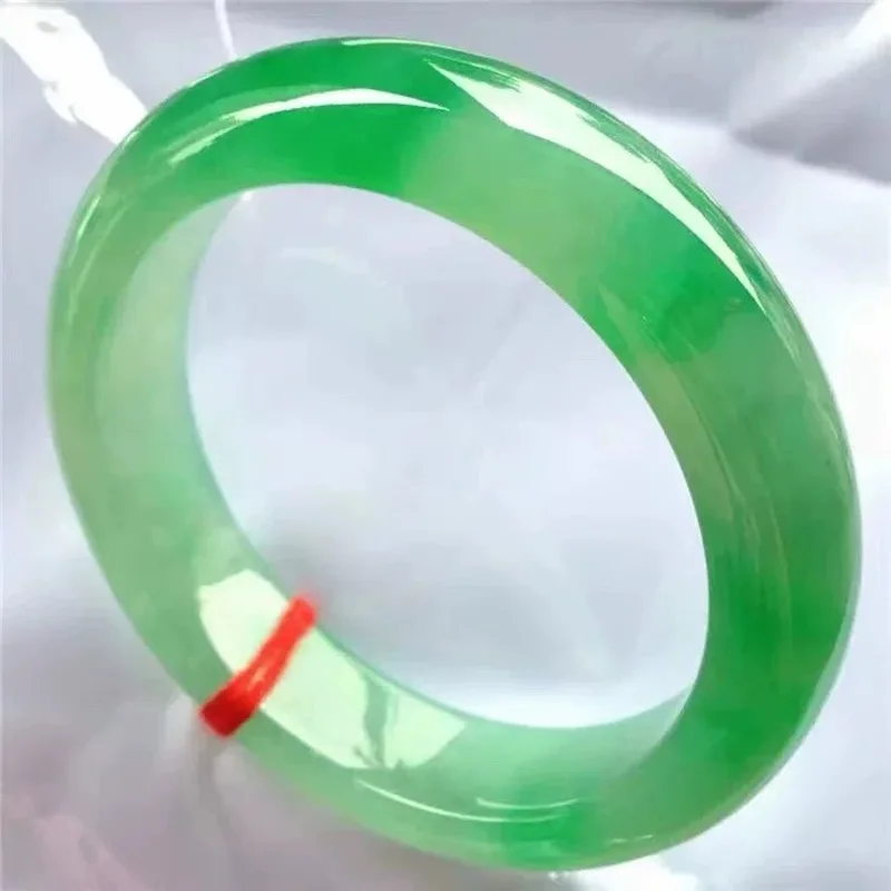 Bright jadeite , with floral patterns, youthful style, vibrant green jade bracelet, regular ci