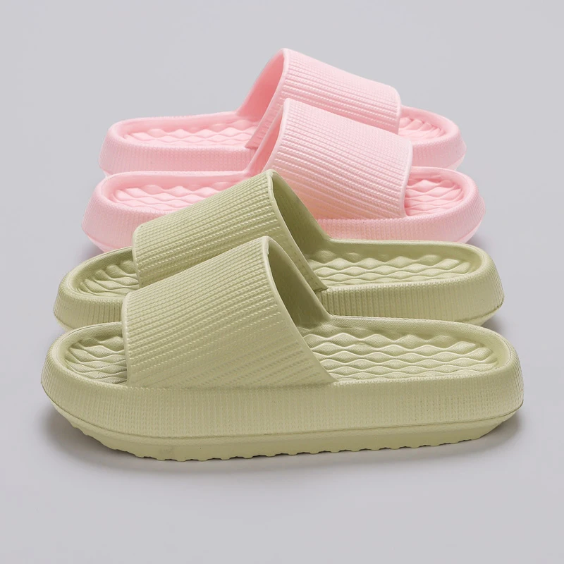 Nieuwe Zachte Platform Slippers Voor Vrouwen 2024 Zomer Dikke Bodem Wolk Slides Vrouw Eva Licht Antislip Slippers Plus Maat 45