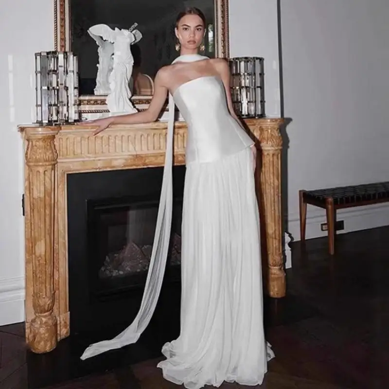 Branco sem alças cetim malha emenda luz vestido de casamento temperamento malha pendurado pescoço fita banquete vestido de dama de honra personalizado