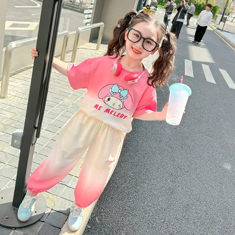 

Комплект из двух предметов, футболка Sanriou My Melody Kuromi, новая тонкая модель, брюки с короткими рукавами, одежда для мальчиков и девочек, лето 2029, подарок с героями мультфильмов