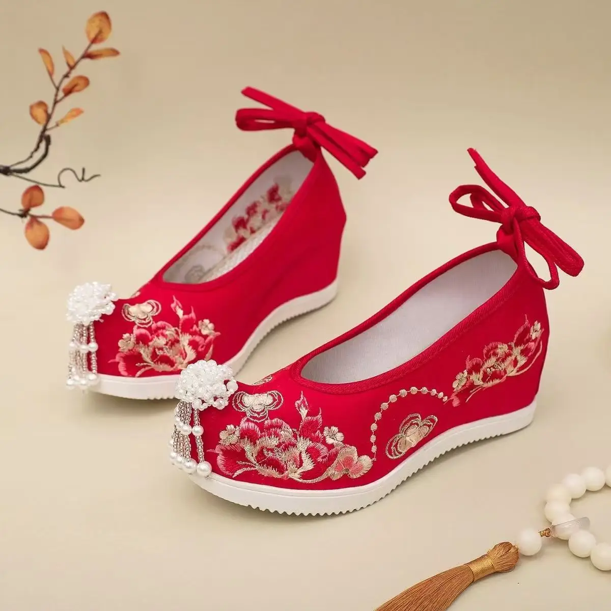 

Women Cocked Shoes Toe Embroidered Shoes Shallow Ankle Strap String Bead Tassel Increased Internal Hanfu Shoes Red Wedding Shoes
