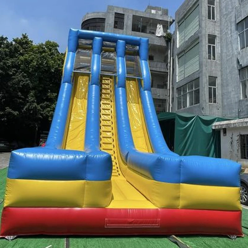 El color y el tamaño del diapositiva doble al aire libre grande del diapositiva inflable se puede personalizar el soplador libre