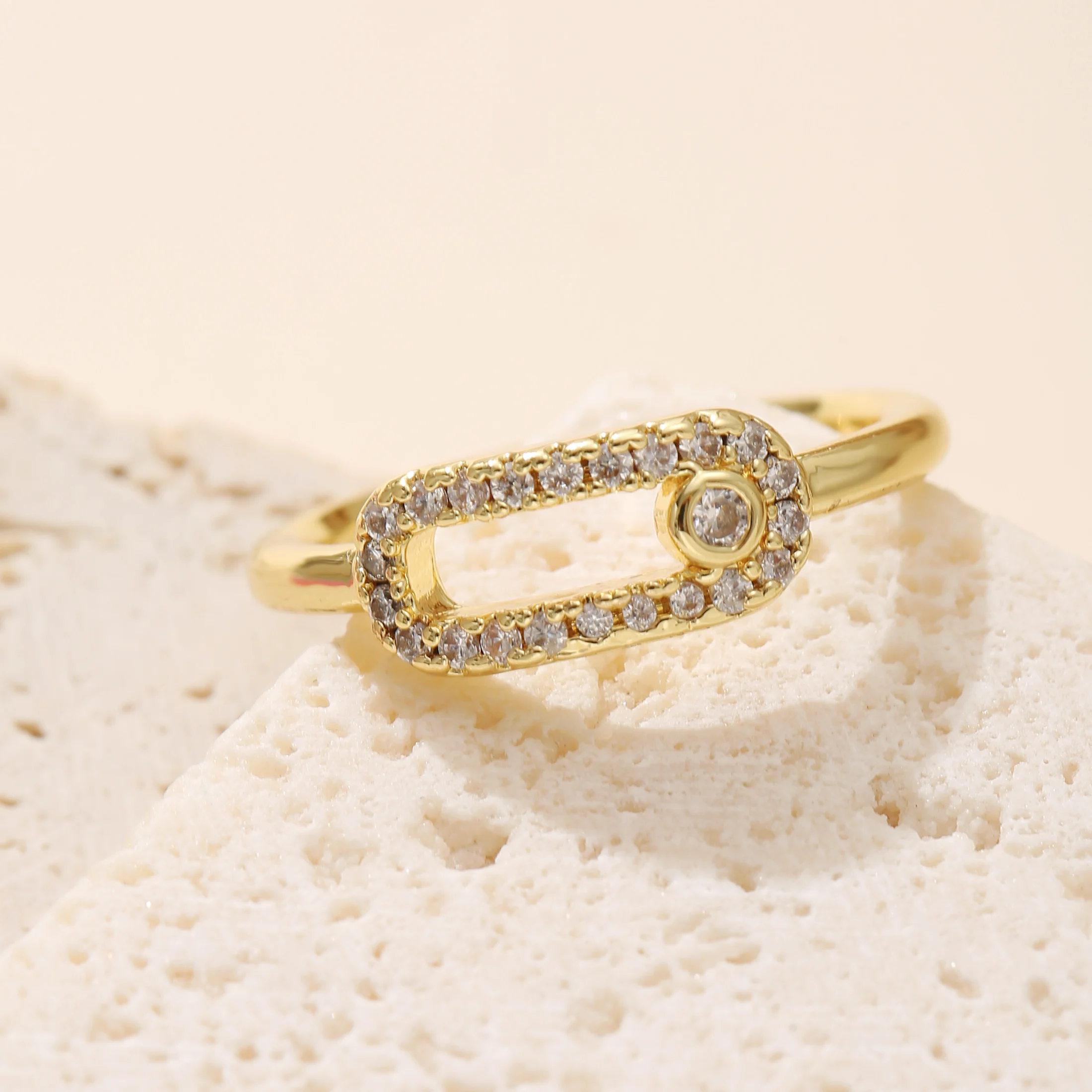 Vergoldeter Offener Verstellbarer Ring mit Synthetischem Zirkon Büroklammer-Charm für Frauen Minimalistischer Trendiger Statement-Schmuck Geschenk