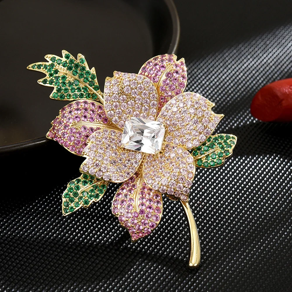 Exquisite Brooch for Women Pink Diamond High-end Temperament Suit Accessories Pin Niche Design Party Office Coat Accessories