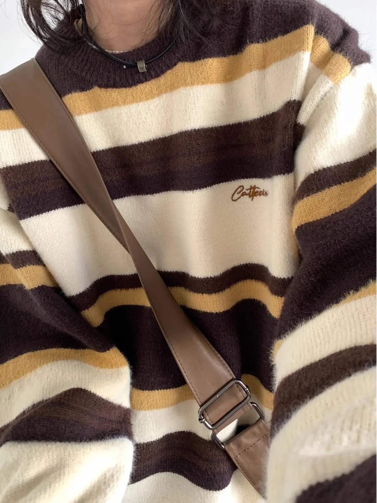 

Ретро-японский полосатый свитер с круглым вырезом для мужчин, зимний повседневный теплый базовый слой, вязаный топ для молодежи, стильный и комфортный.