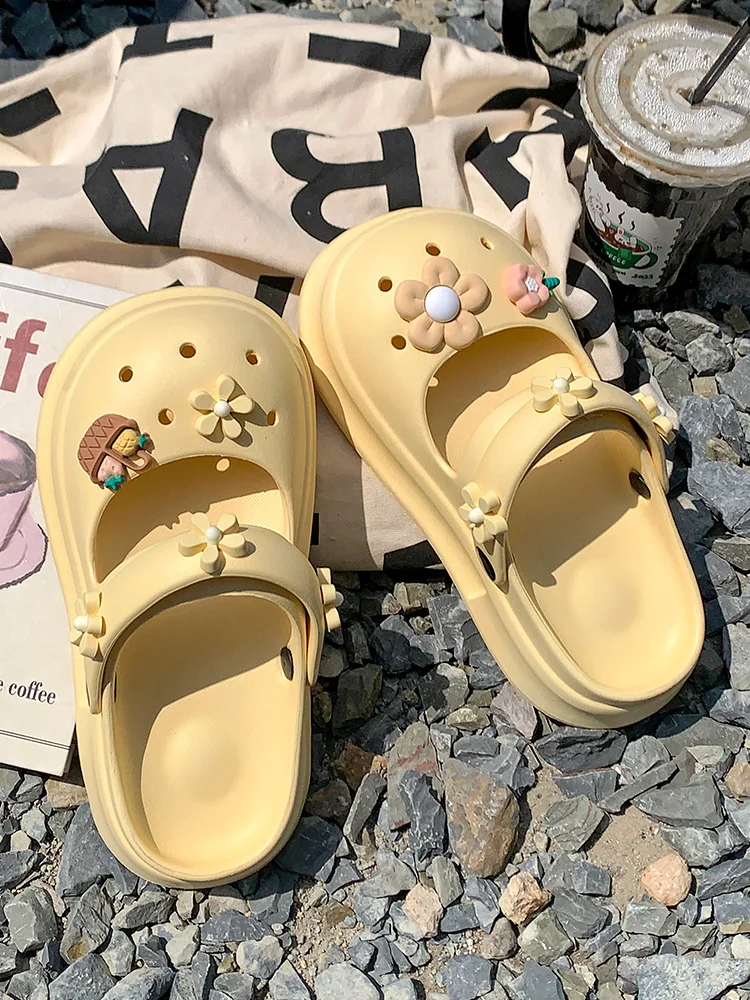 Summer Cute Croc Shoes Baotou Thick-soled Semi-slip Sandals For Outerwear Beach Slippers For Women Summer 2024 New Style