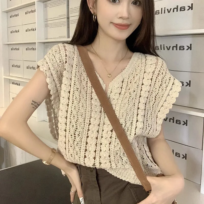 Hollow CrochetVCollar Vest Sweater Summer New Fashion Design Outer Wear Sleeveless Korean Style Top For Womenins Sweet