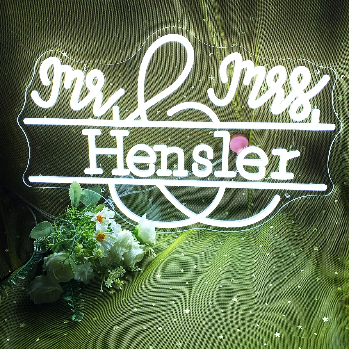 名前と形のネオンライトを使用すると、カップル、提案、ウェディングショップ、装飾でロマンチックな雰囲気を作成できます