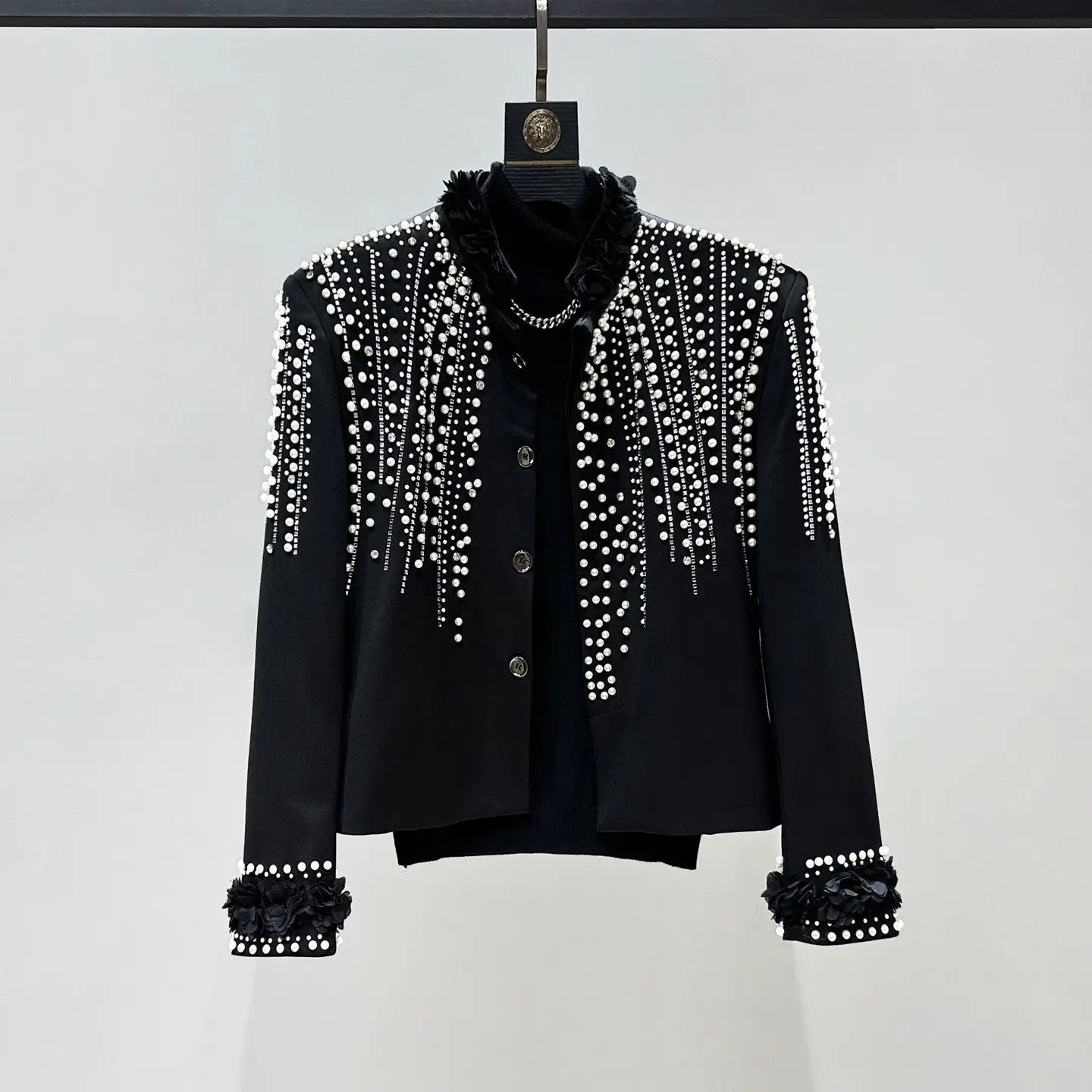 

Мужская куртка на весну-осень 2026, черная, укороченная, с заклепками и стразами, в сценическом стиле